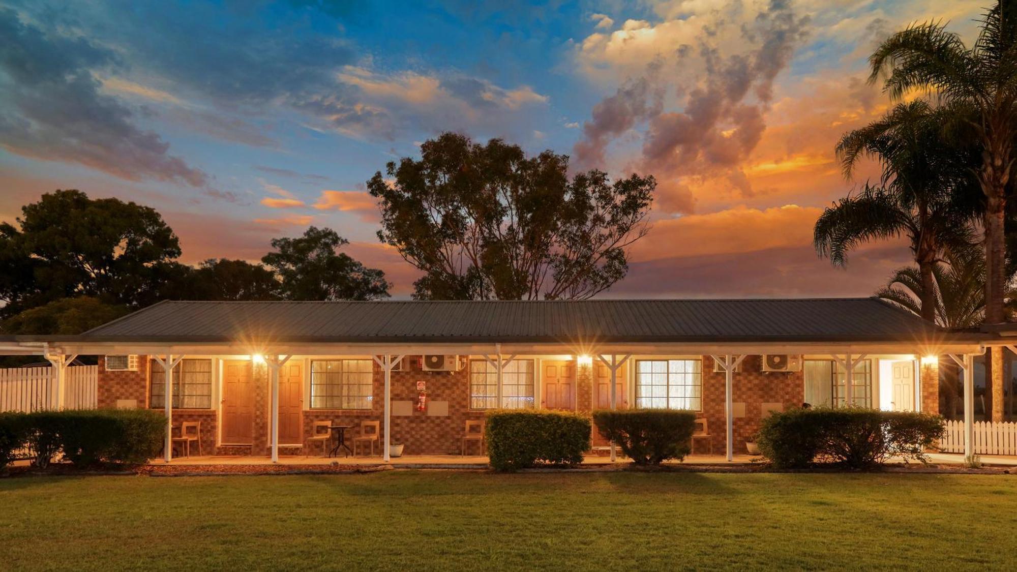 Koorawatha Homestead Motel Bororen Eksteriør bilde